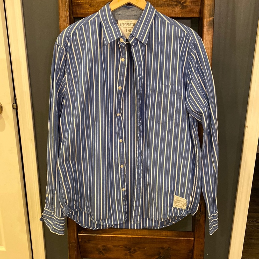Aeropostale Mens Dress shirt. Size large.